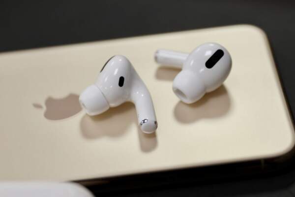 AirPods Pro Apple